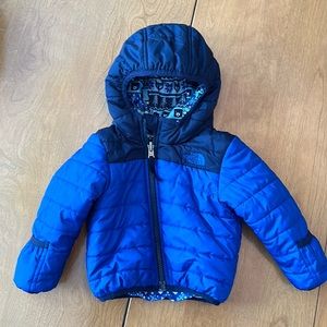 Toddler NorthFace reversible coat. Fold over hands. 18m